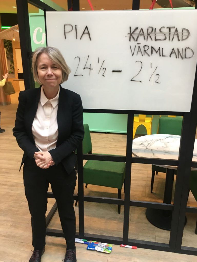 Pia framför resultattavlan